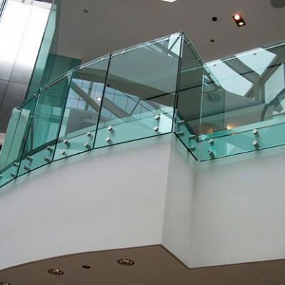 Những lưu ý khi thiết kế ban công bằng kính cường lực